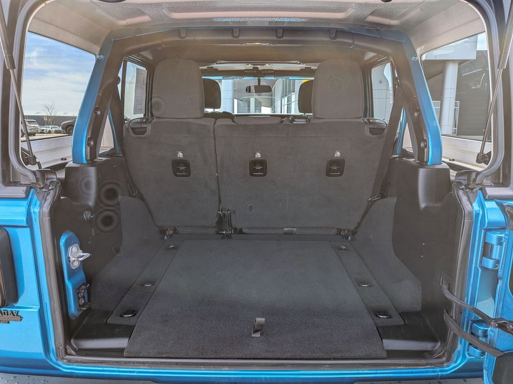 Used 2020 Bikini Pearlcoat Jeep Willys image 6