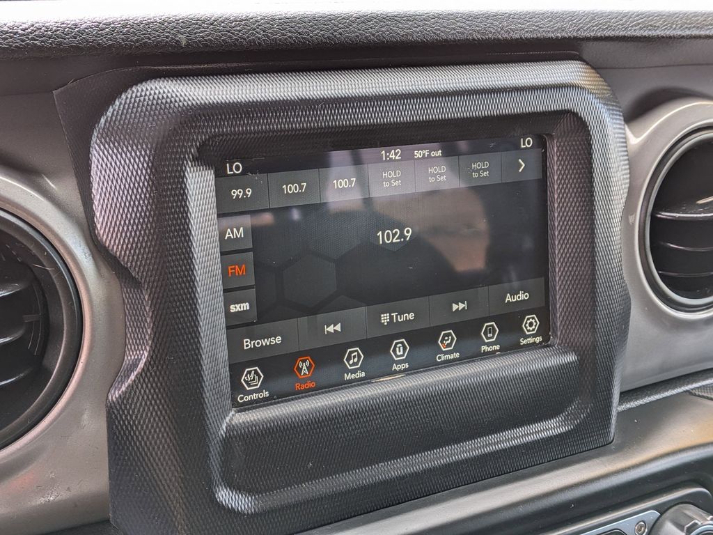 Used 2020 Bikini Pearlcoat Jeep Willys image 13