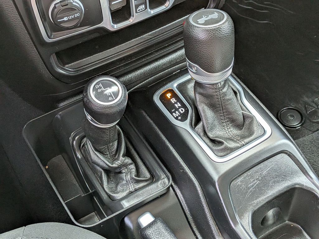 Used 2020 Bikini Pearlcoat Jeep Willys image 12