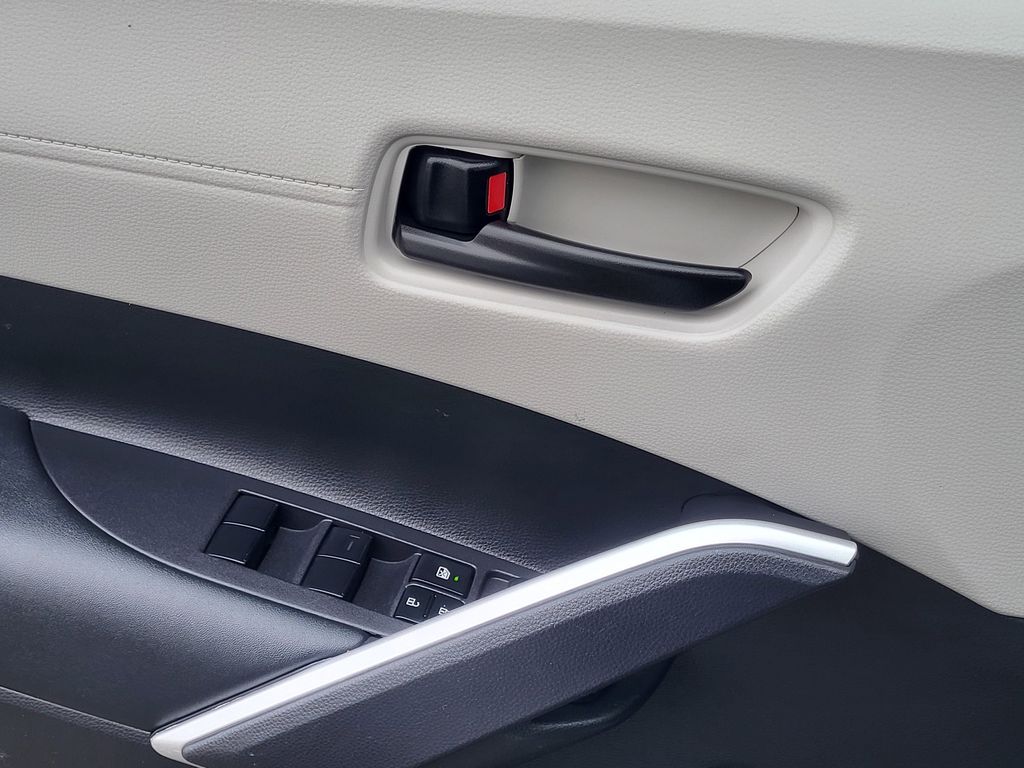 Used 2024 Wind Chill Pearl Toyota LE image 19