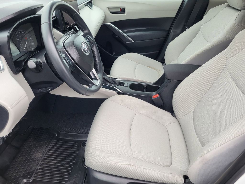 Used 2024 Wind Chill Pearl Toyota LE image 9