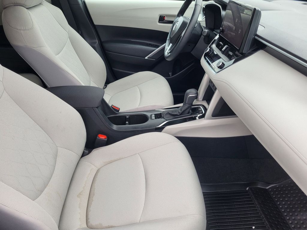 Used 2024 Wind Chill Pearl Toyota LE image 10