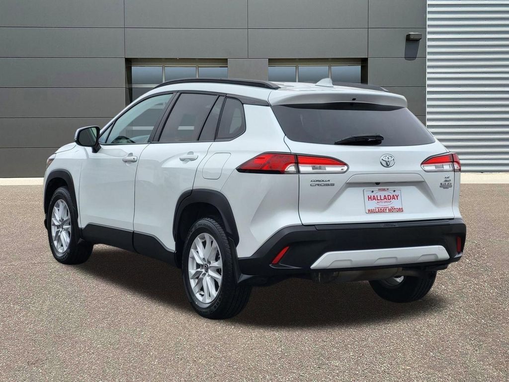 Used 2024 Wind Chill Pearl Toyota LE image 4