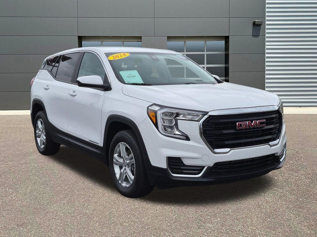 Certified Used 2024 Summit White GMC SLE image 3
