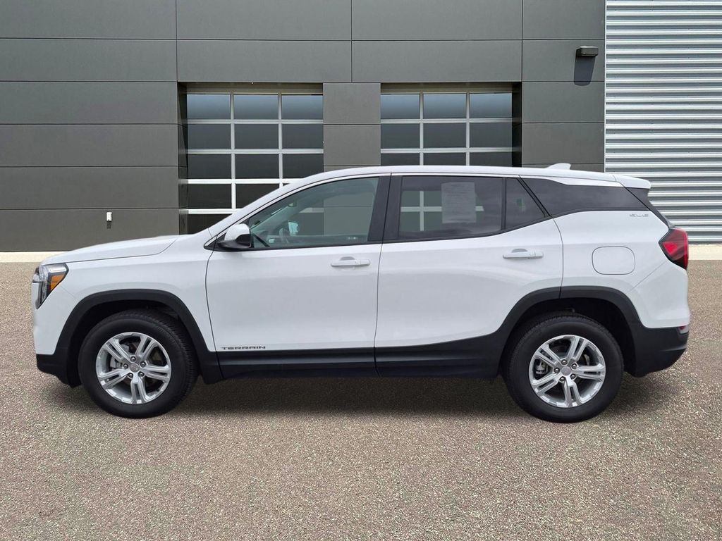 Certified Used 2024 Summit White GMC SLE image 9