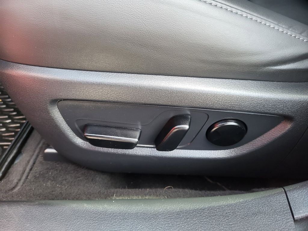 Used 2023 Soul Red Crystal Metallic Mazda 2.5 S Preferred Package image 11