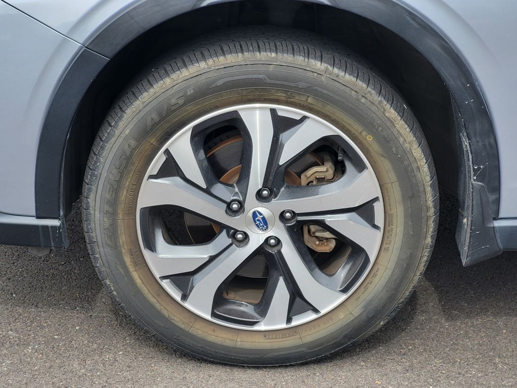 Used 2021 Ice Silver Metallic Subaru Limited image 7