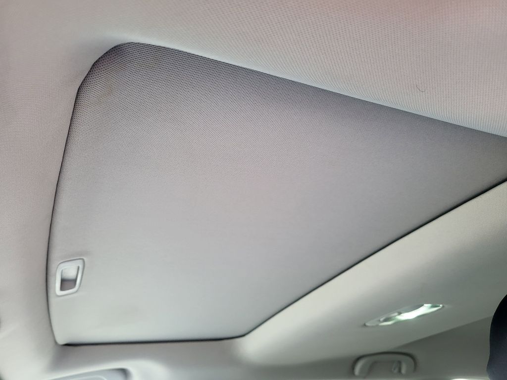 Used 2021 Ice Silver Metallic Subaru Limited image 11