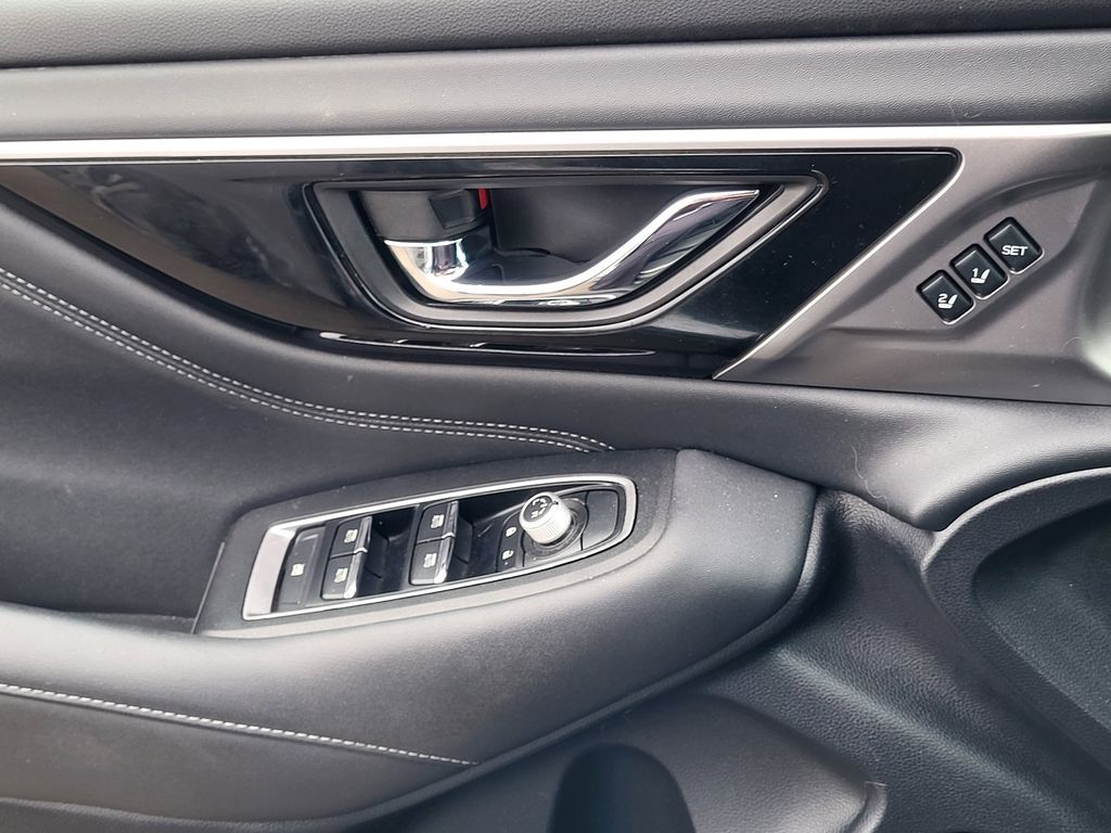 Used 2021 Ice Silver Metallic Subaru Limited image 19