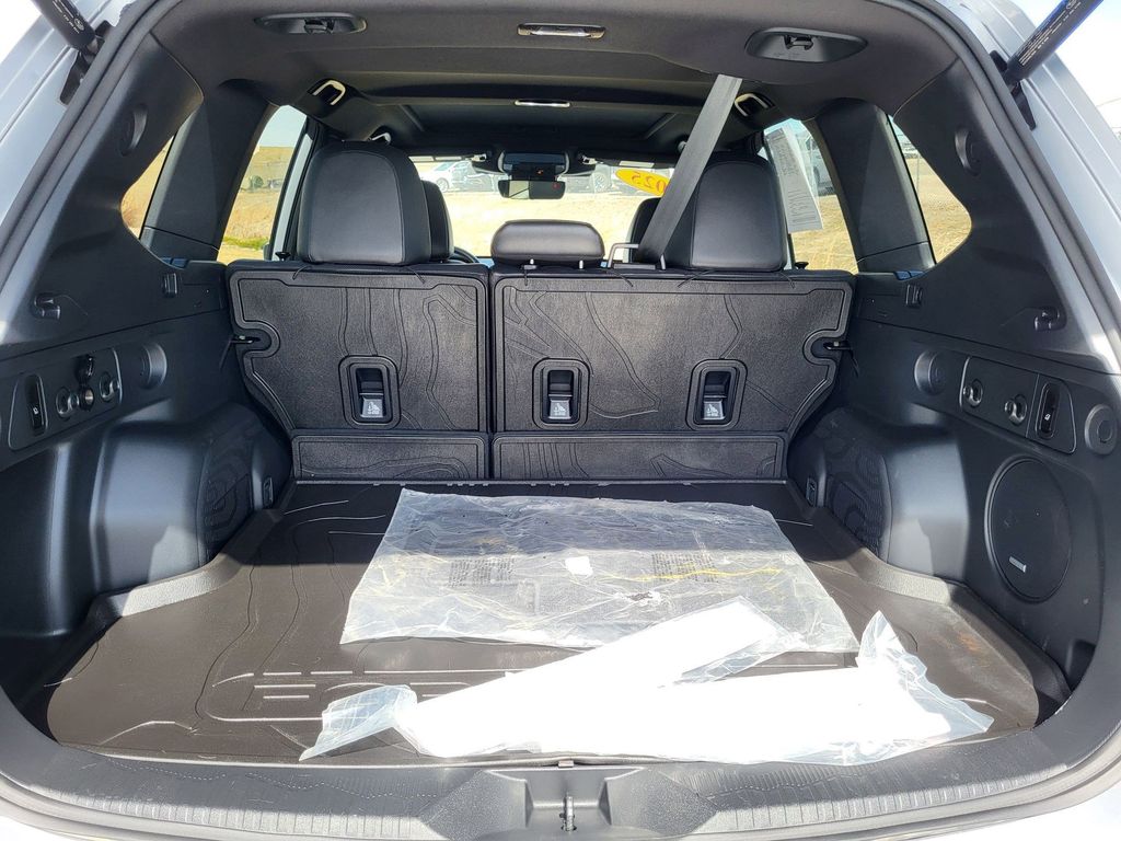 Used 2025 Ice Silver Metallic Subaru Limited image 24