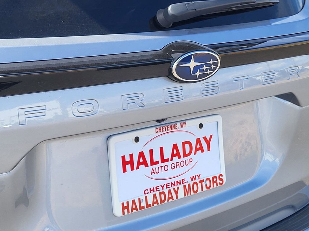 Used 2025 Ice Silver Metallic Subaru Limited image 8