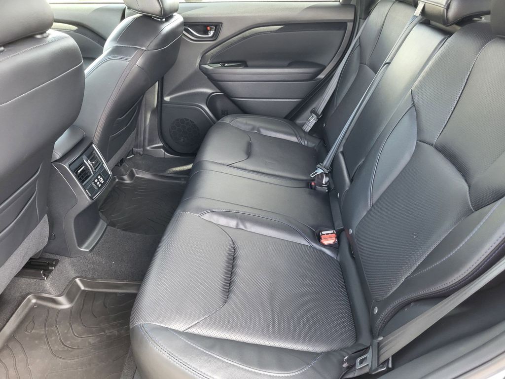 Used 2025 Ice Silver Metallic Subaru Limited image 23