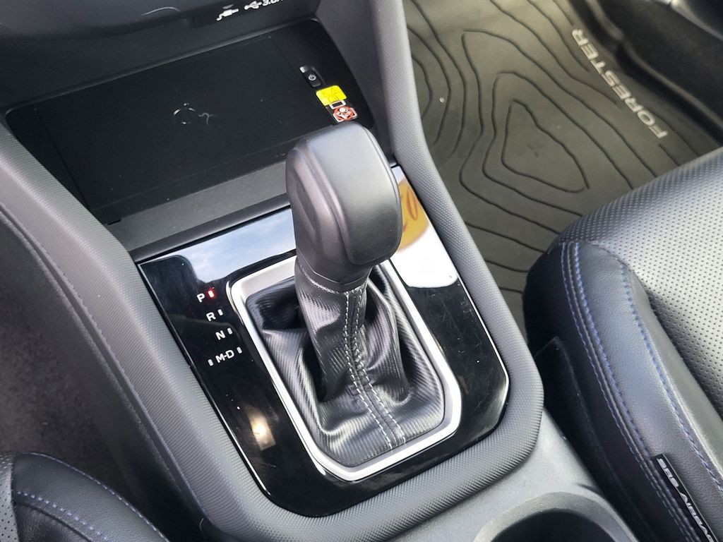Used 2025 Ice Silver Metallic Subaru Limited image 20