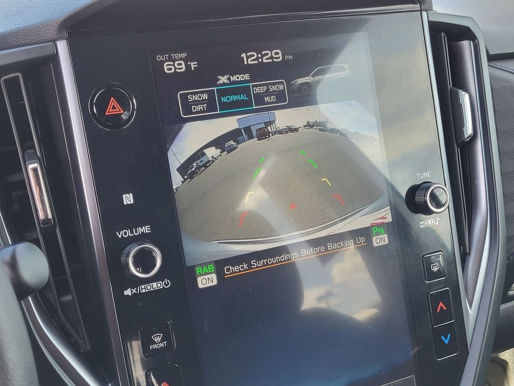 Used 2025 Ice Silver Metallic Subaru Limited image 18