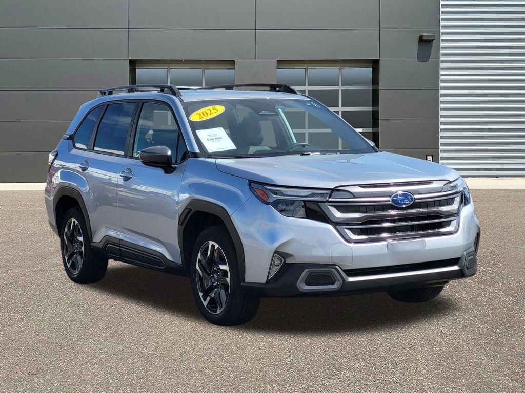 Used 2025 Ice Silver Metallic Subaru Limited image 2