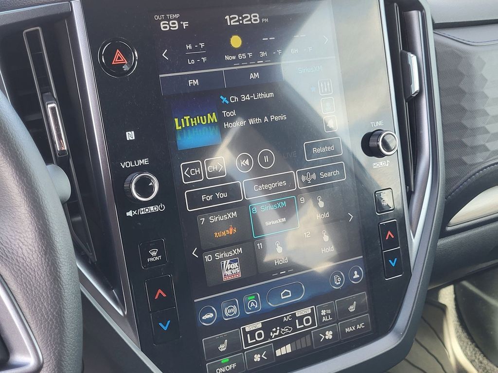 Used 2025 Ice Silver Metallic Subaru Limited image 16