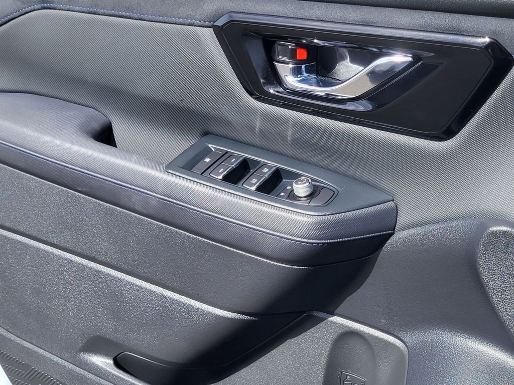 Used 2025 Ice Silver Metallic Subaru Limited image 21