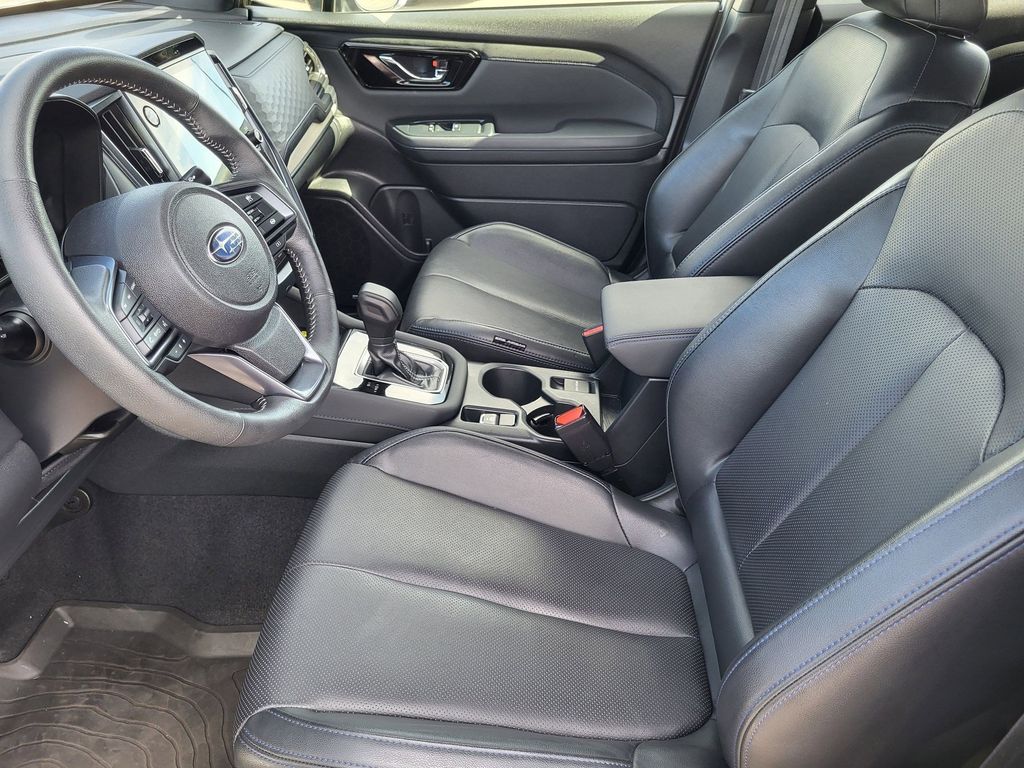 Used 2025 Ice Silver Metallic Subaru Limited image 9