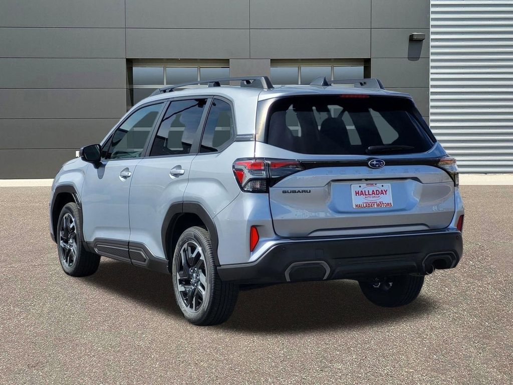 Used 2025 Ice Silver Metallic Subaru Limited image 4