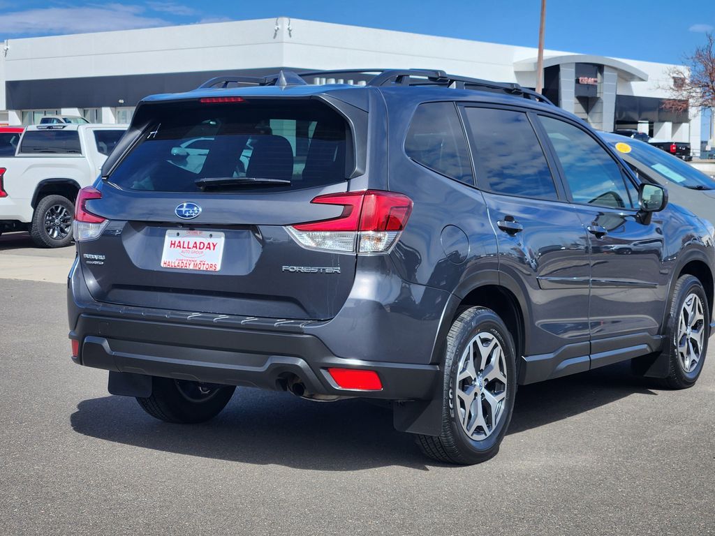 Used 2023 Magnetite Gray Metallic Subaru Premium image 3