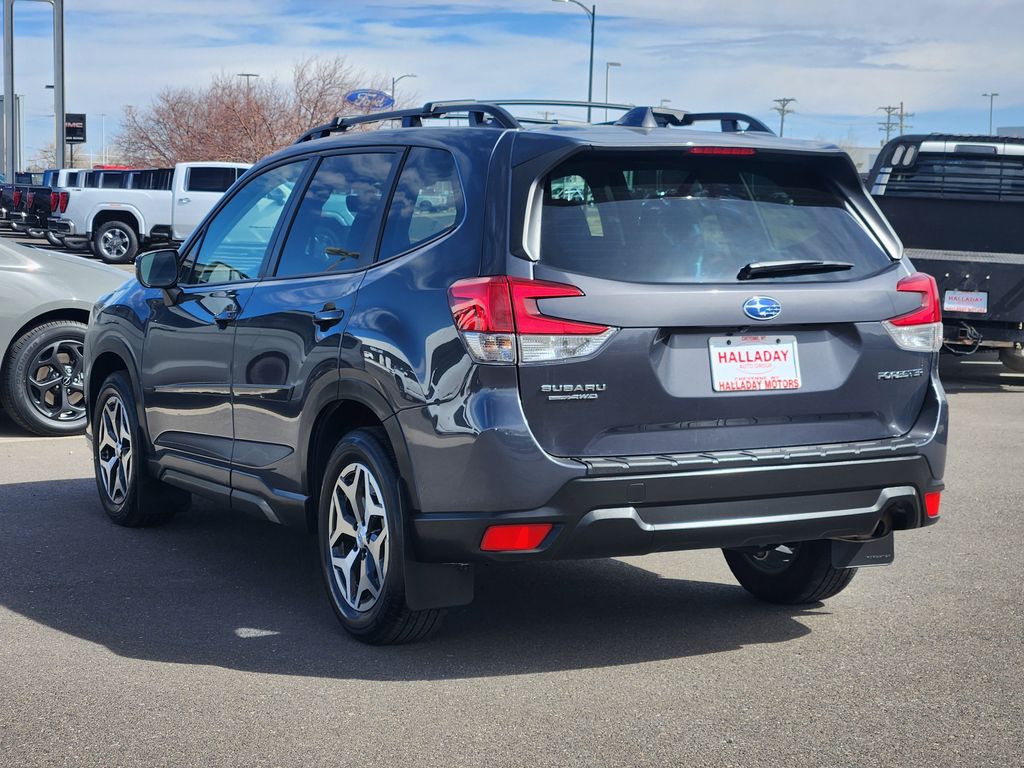 Used 2023 Magnetite Gray Metallic Subaru Premium image 4