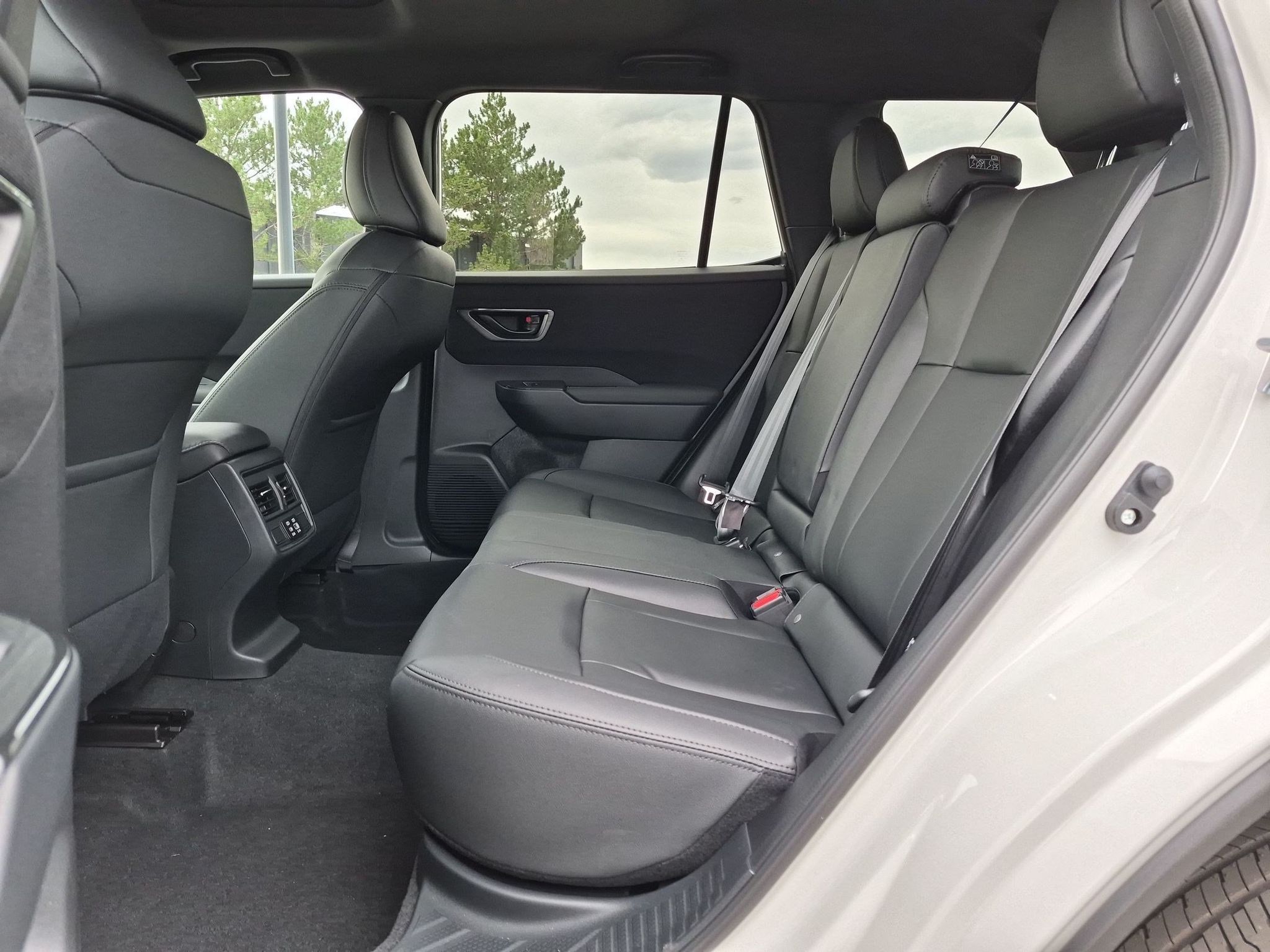 New 2026 Crystal White Pearl Subaru Premium image 20