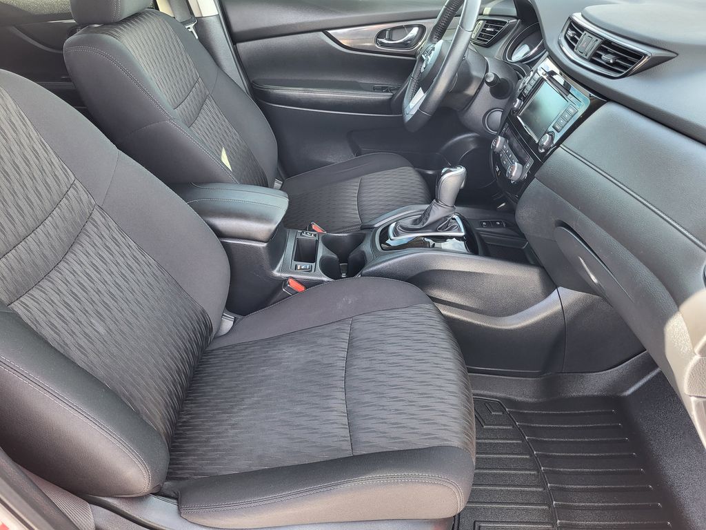 Used 2020 Scarlet Ember Tintcoat Nissan SV image 10