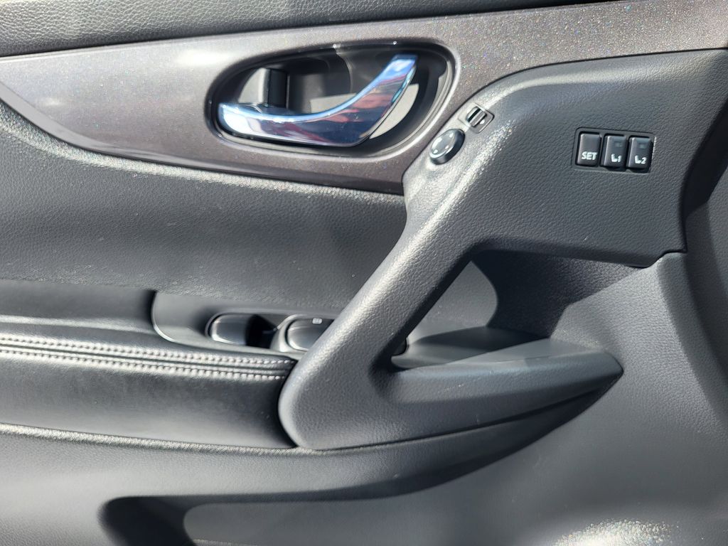 Used 2020 Scarlet Ember Tintcoat Nissan SV image 19