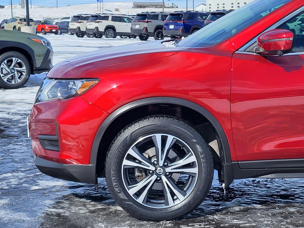 Used 2020 Scarlet Ember Tintcoat Nissan SV image 6