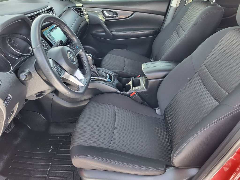 Used 2020 Scarlet Ember Tintcoat Nissan SV image 9