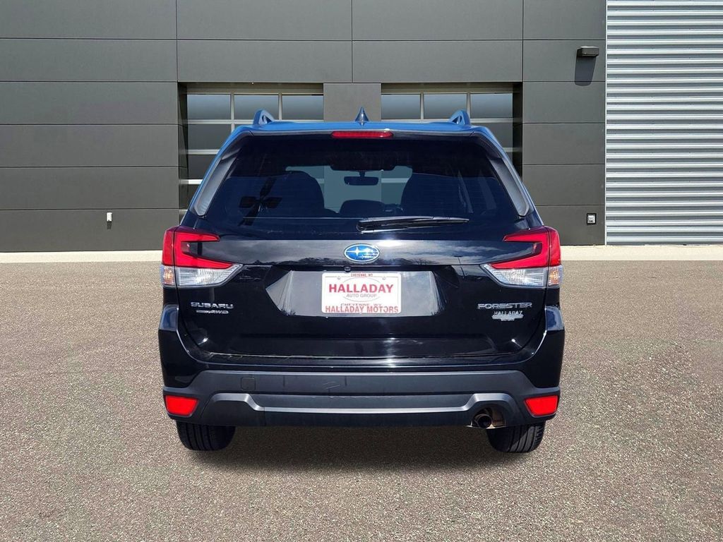 Certified Used 2023 Crystal Black Silica Subaru Premium image 4