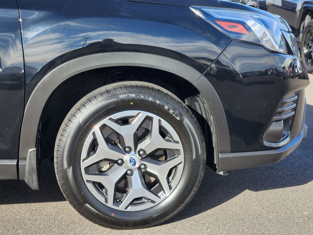 Certified Used 2023 Crystal Black Silica Subaru Premium image 8
