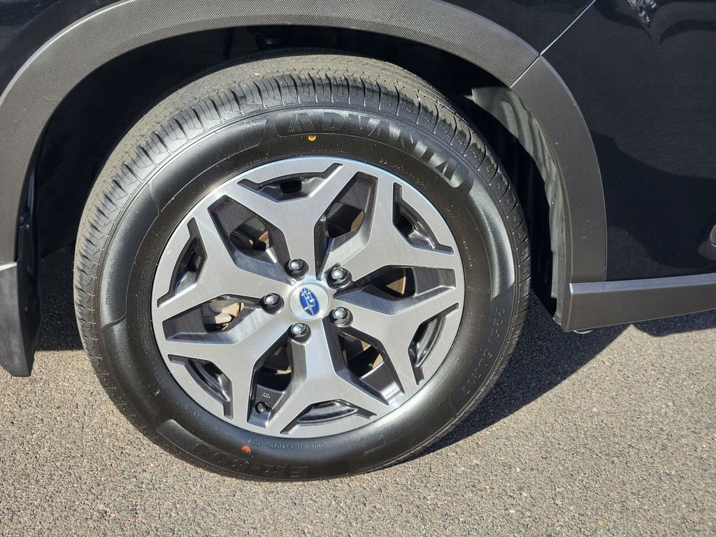 Certified Used 2023 Crystal Black Silica Subaru Premium image 9