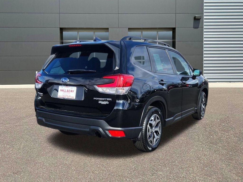 Certified Used 2023 Crystal Black Silica Subaru Premium image 5