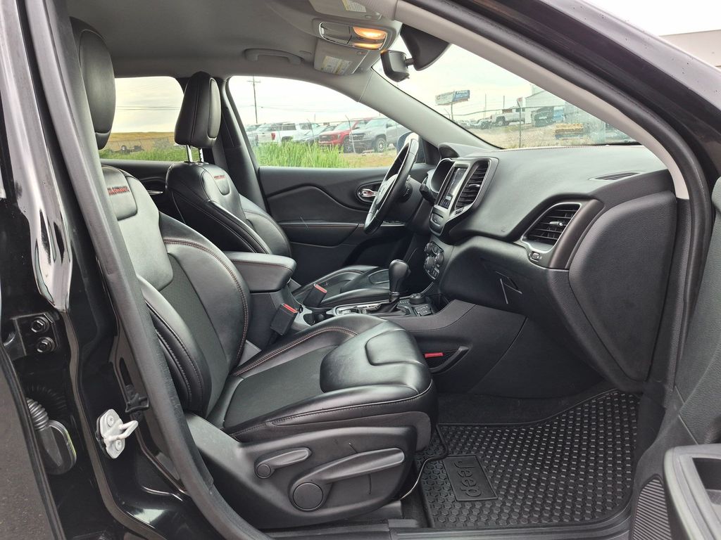 Used 2020 Diamond Black Crystal Pearlcoat Jeep Trailhawk image 21