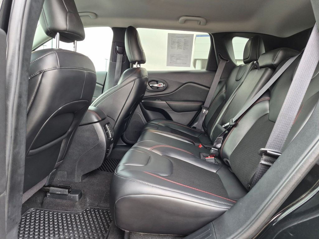 Used 2020 Diamond Black Crystal Pearlcoat Jeep Trailhawk image 19