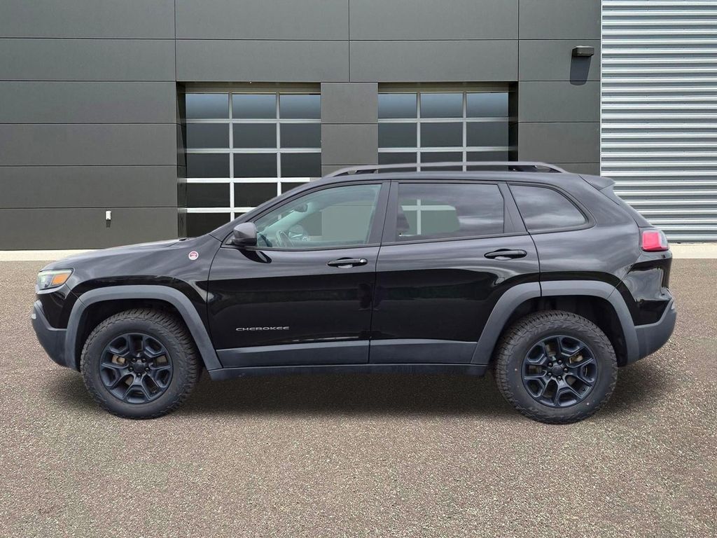 Used 2020 Diamond Black Crystal Pearlcoat Jeep Trailhawk image 9