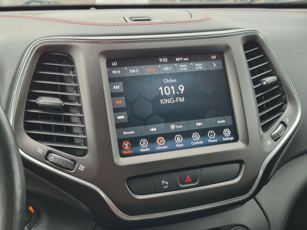 Used 2020 Diamond Black Crystal Pearlcoat Jeep Trailhawk image 13