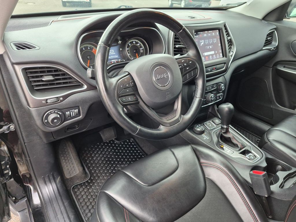 Used 2020 Diamond Black Crystal Pearlcoat Jeep Trailhawk image 10