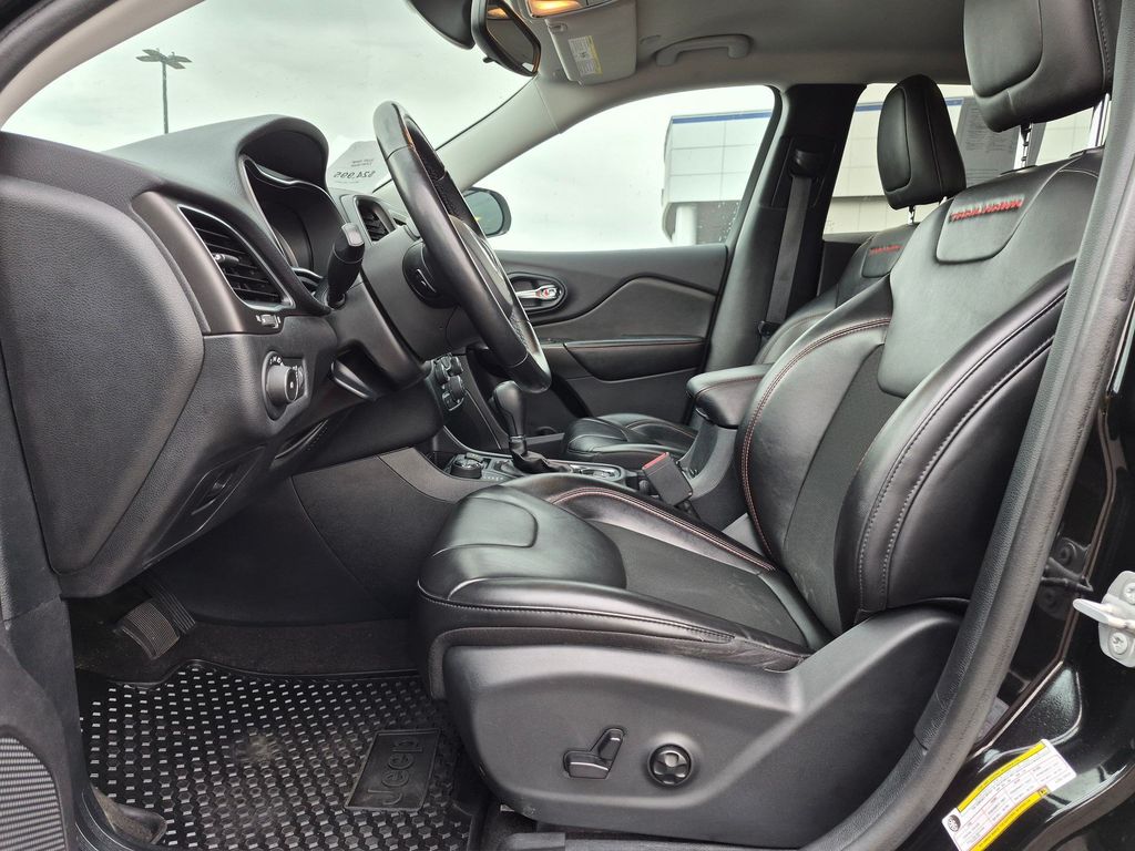 Used 2020 Diamond Black Crystal Pearlcoat Jeep Trailhawk image 16