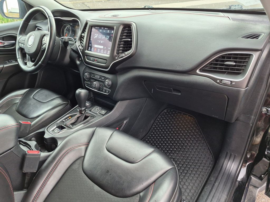 Used 2020 Diamond Black Crystal Pearlcoat Jeep Trailhawk image 22