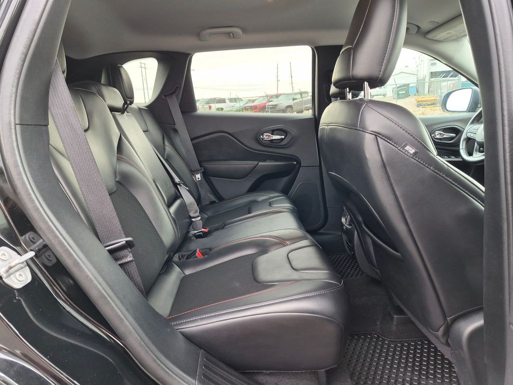 Used 2020 Diamond Black Crystal Pearlcoat Jeep Trailhawk image 20