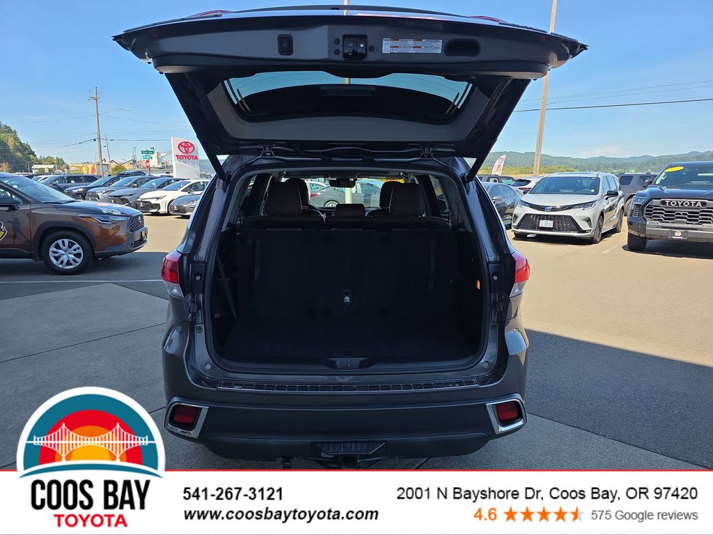 used 2017 Toyota Highlander car, priced at $29,981