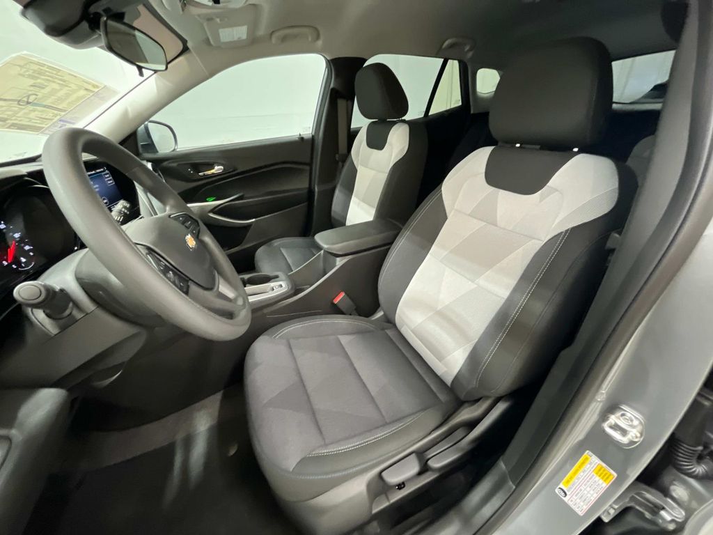 new 2025 Chevrolet Trax car, priced at $22,222