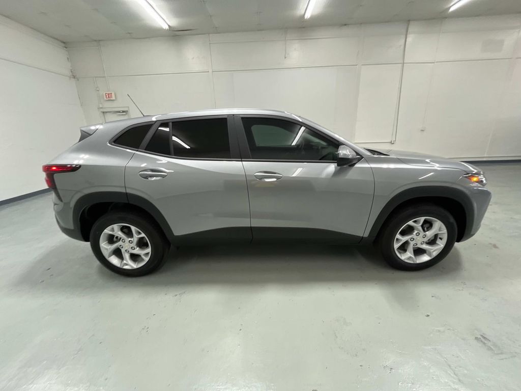 new 2025 Chevrolet Trax car, priced at $22,222