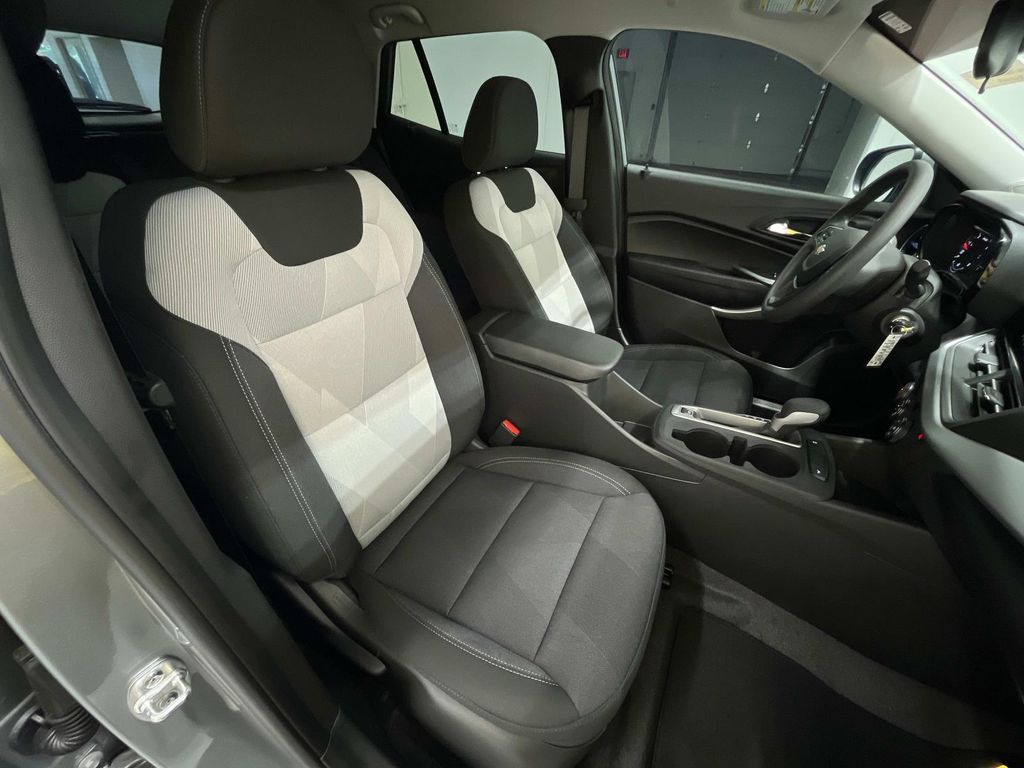new 2025 Chevrolet Trax car, priced at $22,222