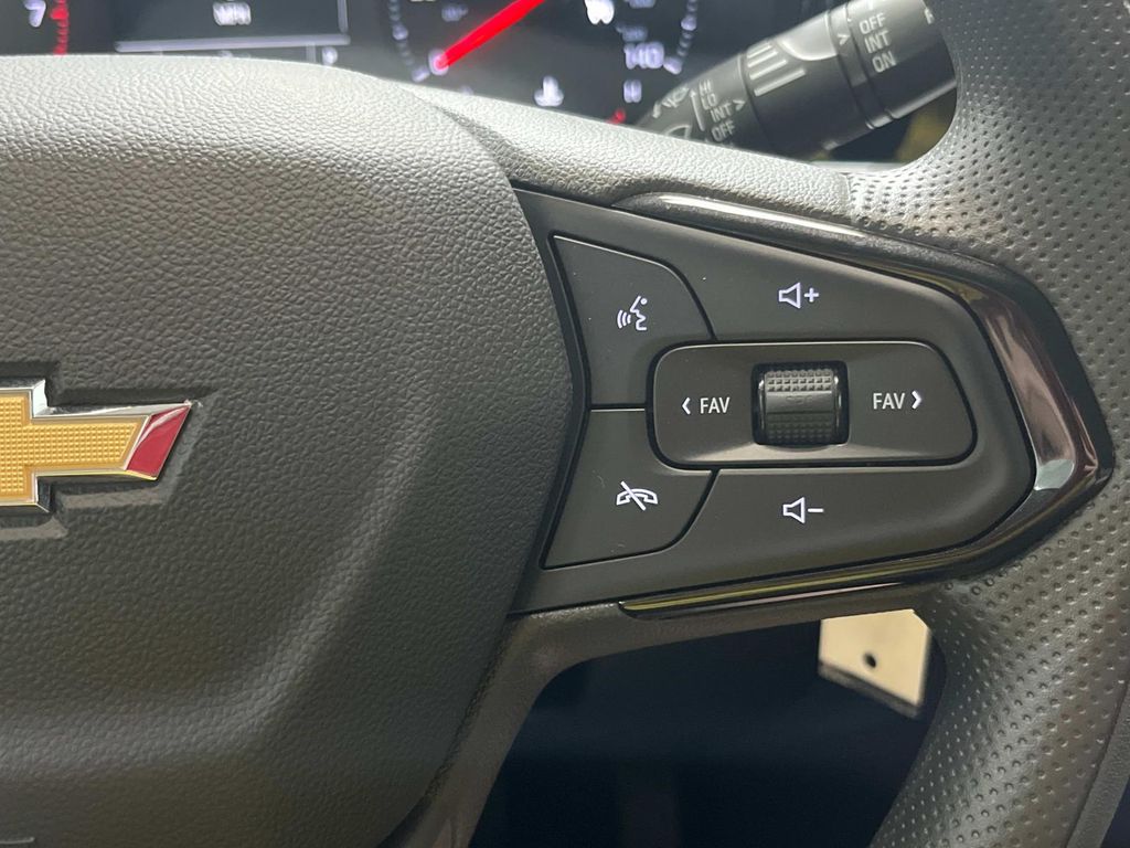 new 2025 Chevrolet Trax car, priced at $22,222