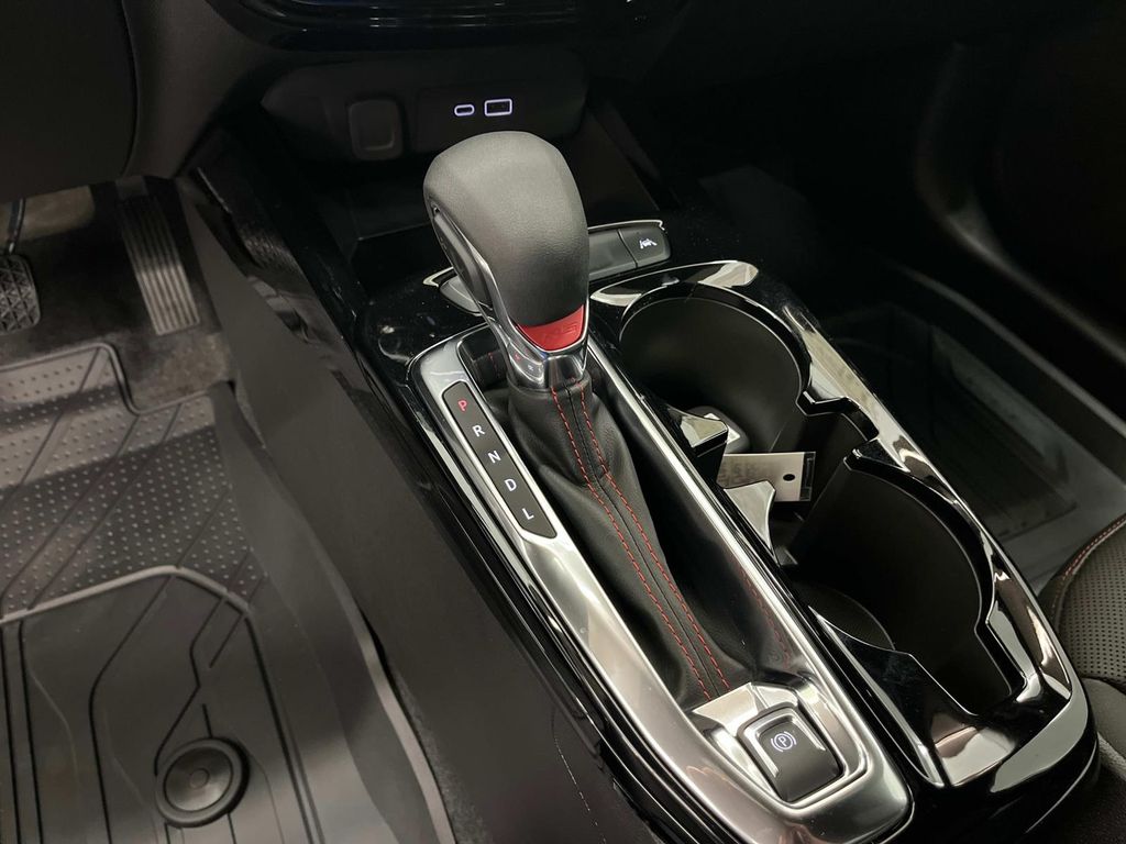 new 2025 Chevrolet Trax car, priced at $25,500