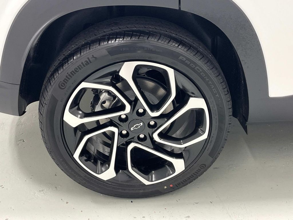 new 2025 Chevrolet Trax car, priced at $25,500