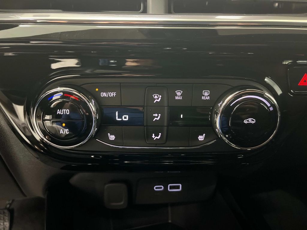 new 2025 Chevrolet Trax car, priced at $25,500